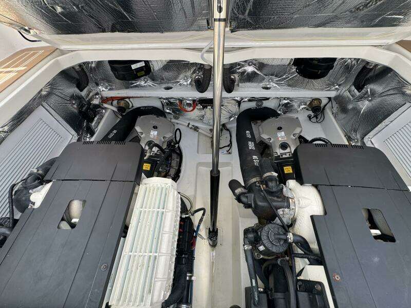 Jewel 43ft MJM Yacht For Sale