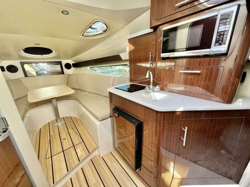 28ft Regal Yacht For Sale