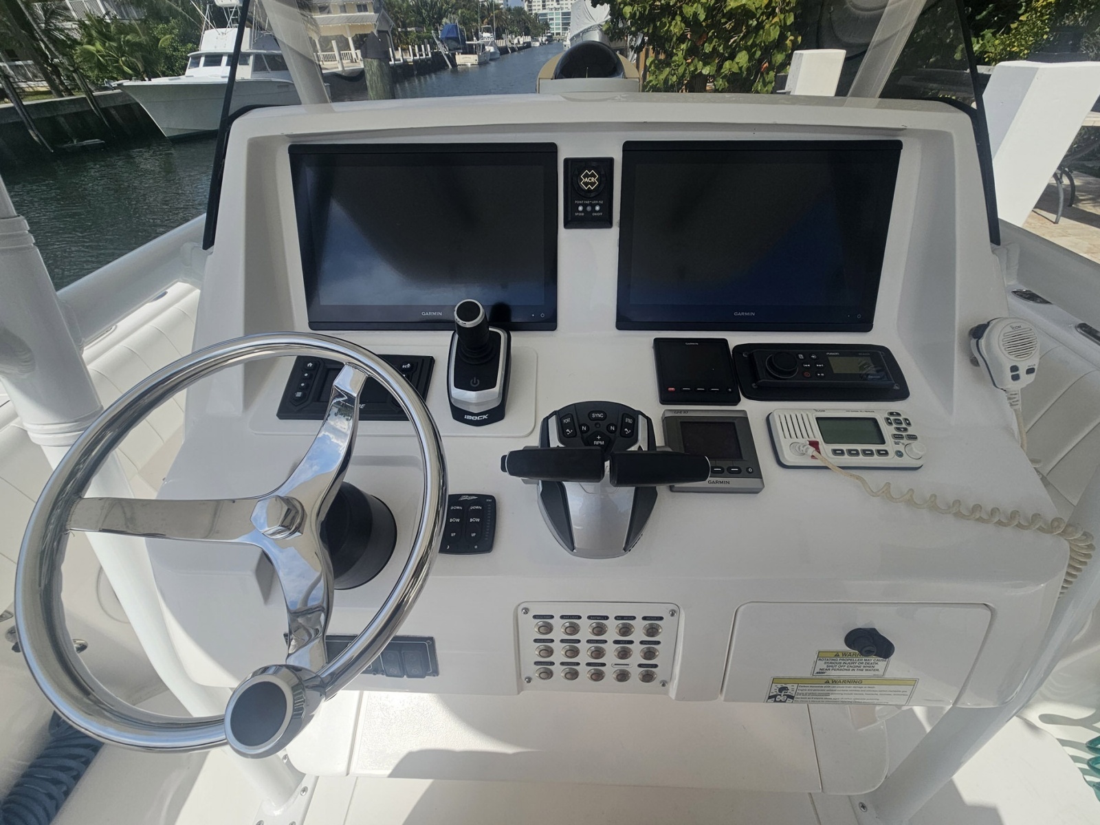 2013 Intrepid 300 Center Console