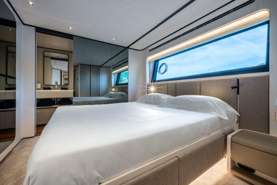 95' 2025 Ferretti Yachts Ferretti 940