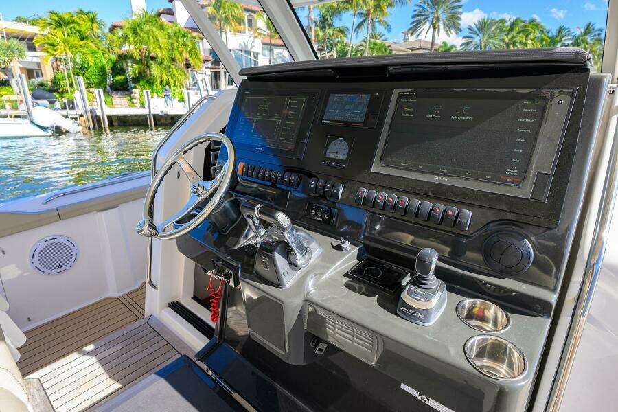 LEAP YEAR 40ft Pursuit Yacht For Sale