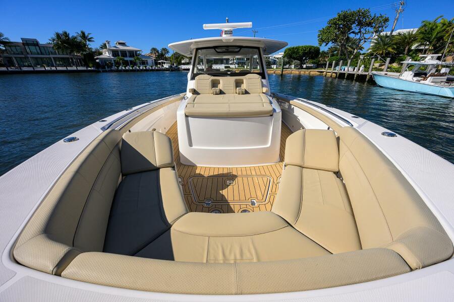 40' 2018 Pursuit S 408