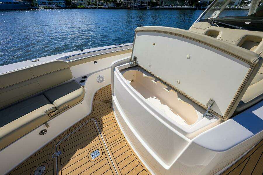 LEAP YEAR 40ft Pursuit Yacht For Sale