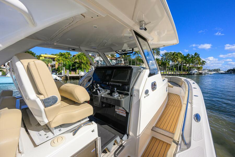 40' 2018 Pursuit S 408