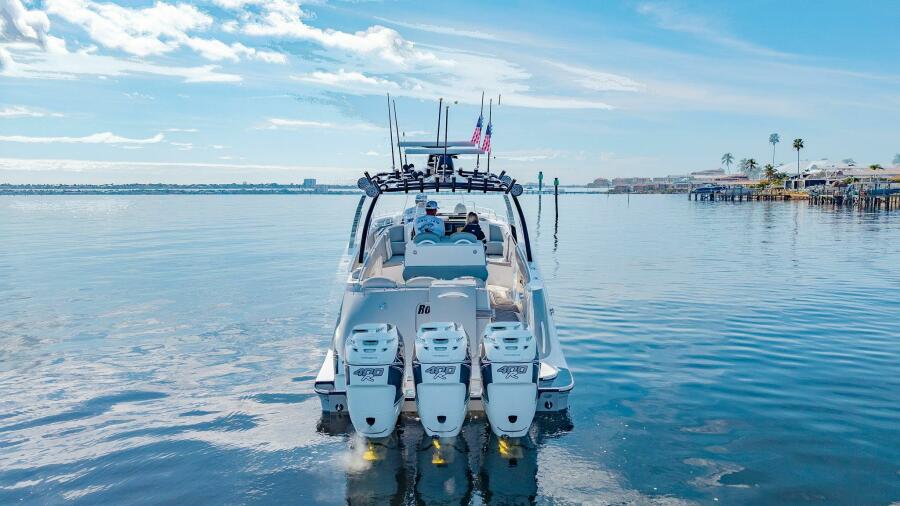 44' 2010 Concept 4400 Sport Yacht