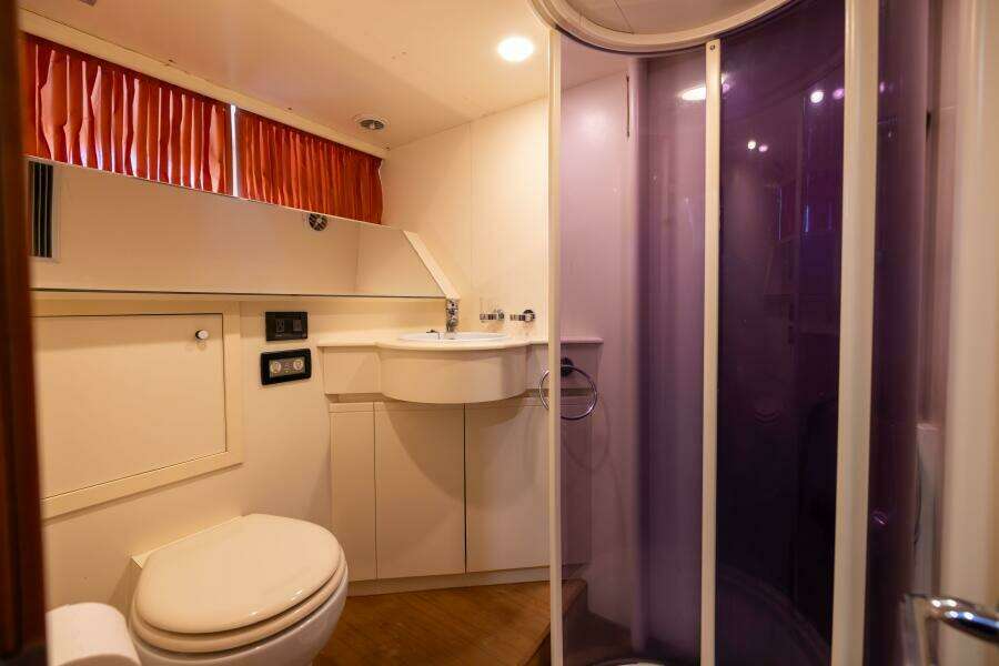 2001 Ferretti 94 Raised Pilothouse - Dreamchaser -Crew Quarters