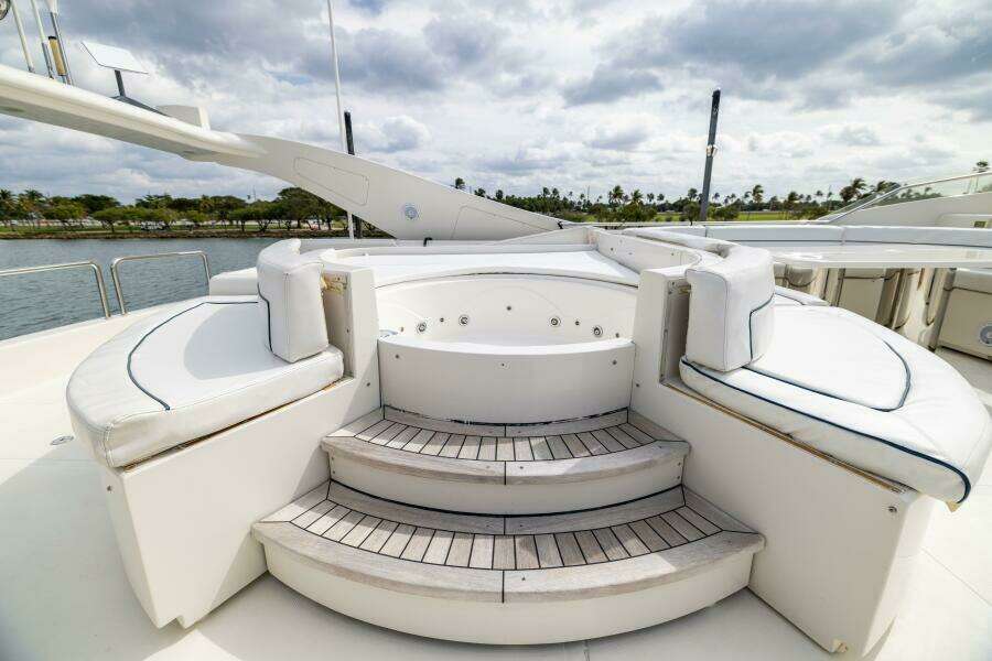 2001 Ferretti 94 Raised Pilothouse - Dreamchaser -Flybridge