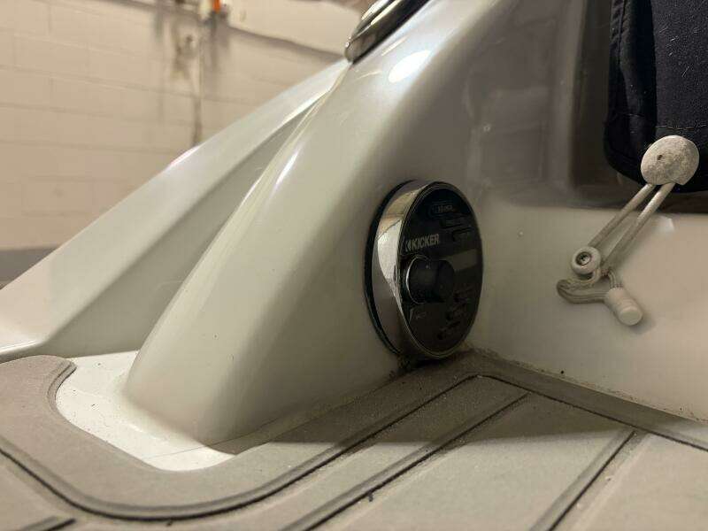 26ft Crownline Yacht For Sale