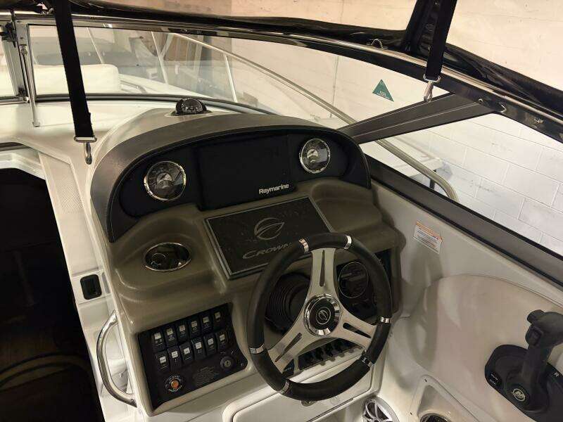 26ft Crownline Yacht For Sale