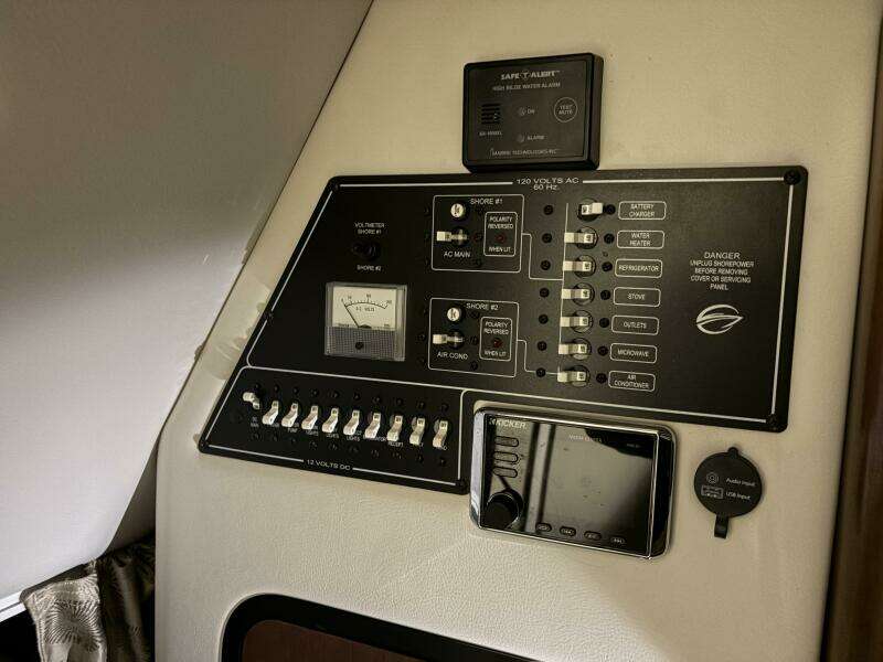 26ft Crownline Yacht For Sale