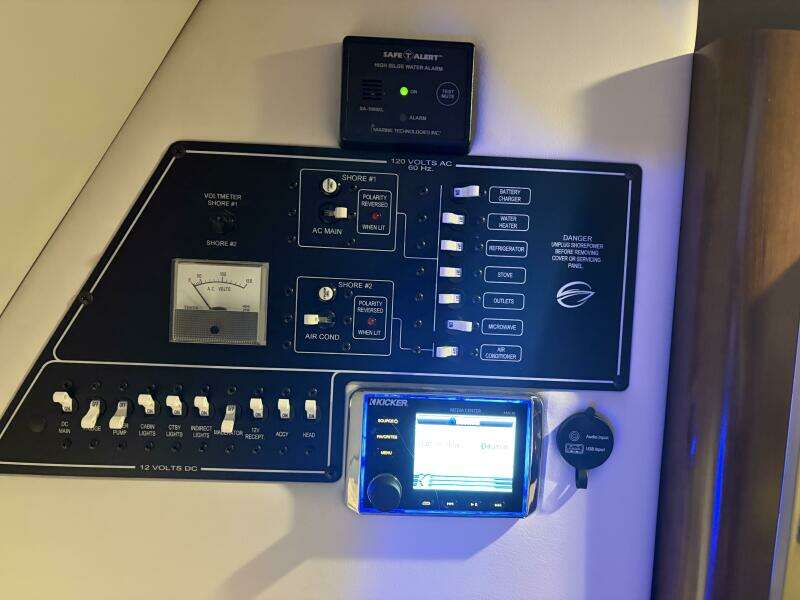 26ft Crownline Yacht For Sale