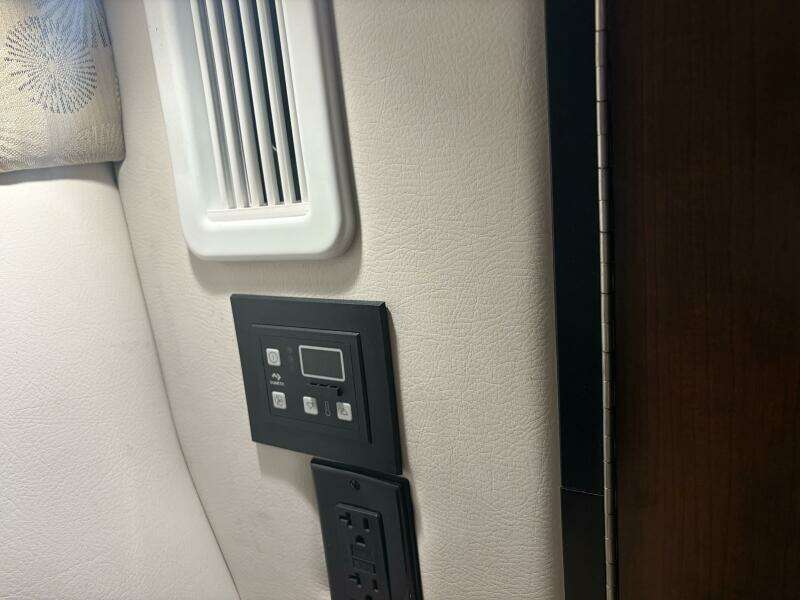 26ft Crownline Yacht For Sale