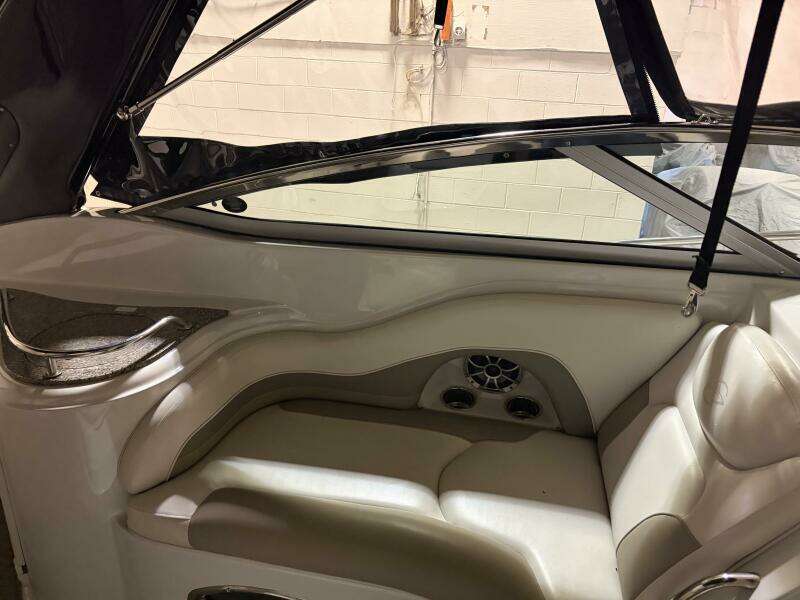 26ft Crownline Yacht For Sale