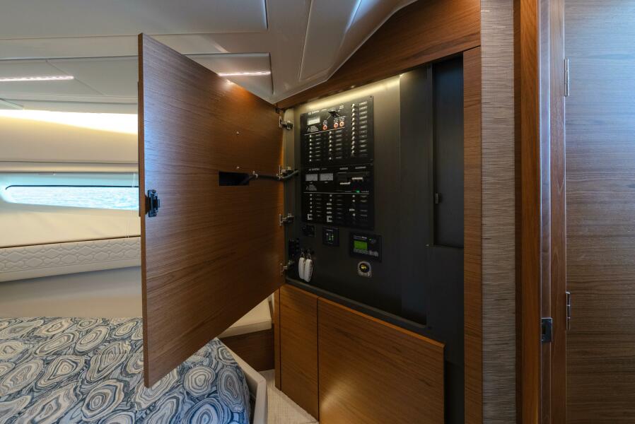 43' 2025 Tiara Yachts 43 LE