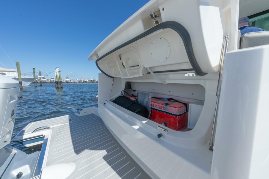 43' 2025 Tiara Yachts 43 LE