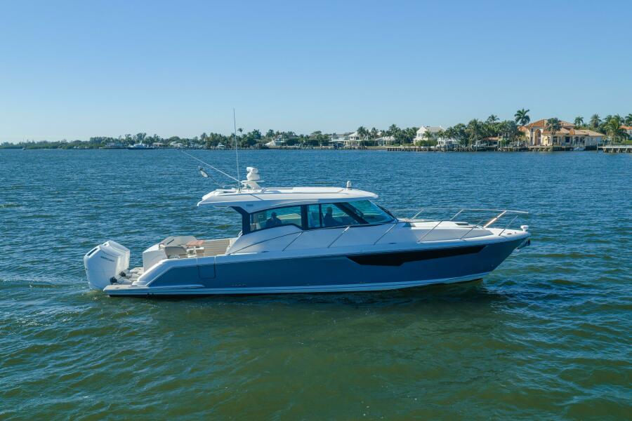 43' 2025 Tiara Yachts 43 LE