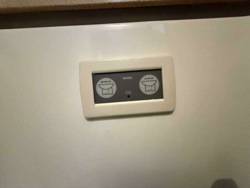 Blue Delft 40ft Chris Craft Yacht For Sale