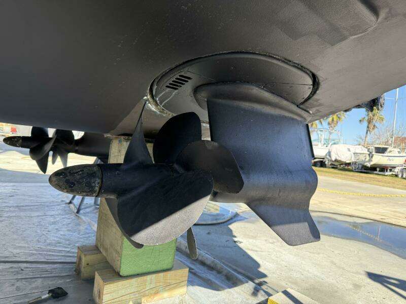 Blue Delft 40ft Chris Craft Yacht For Sale