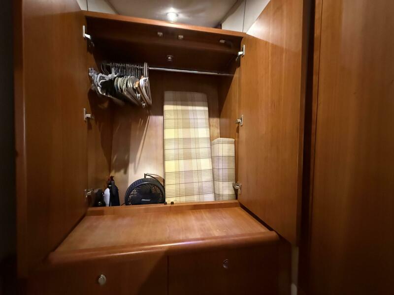 40' 2007 Chris-Craft Roamer 40