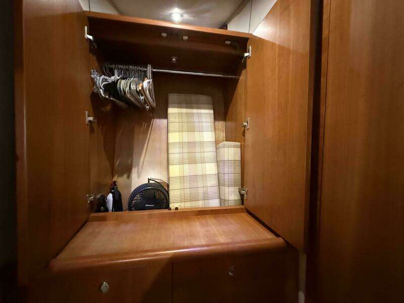 Blue Delft 40ft Chris Craft Yacht For Sale