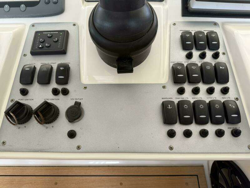 Blue Delft 40ft Chris Craft Yacht For Sale