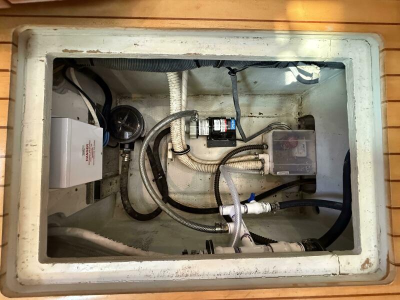 40' 2007 Chris-Craft Roamer 40