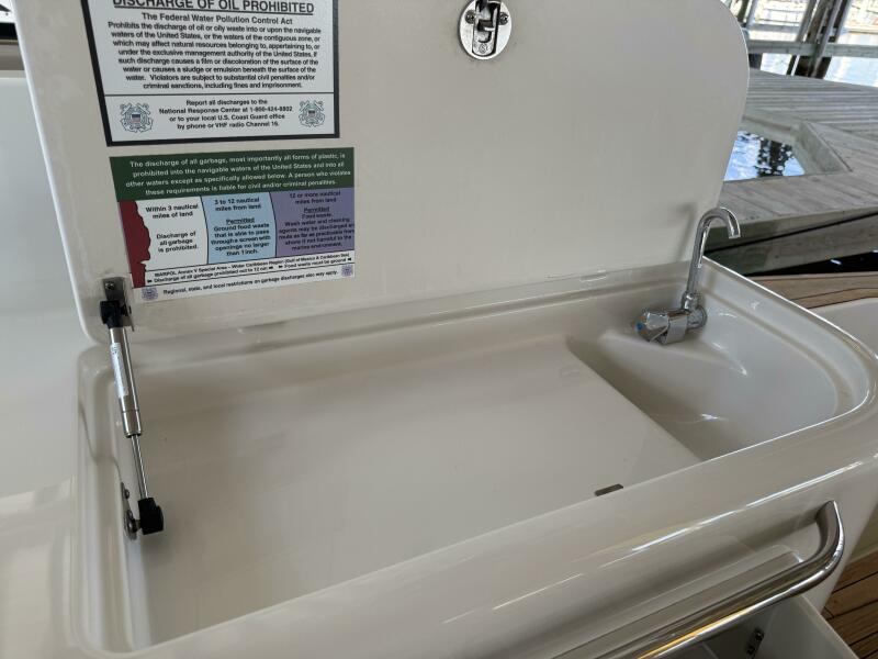 40' 2007 Chris-Craft Roamer 40