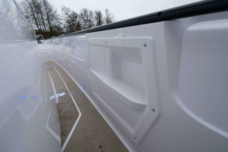 460k    660k 38ft Axopar Yacht For Sale