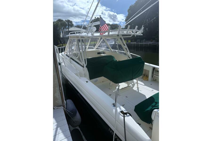 37' 2004 Intrepid 377 Walkaround