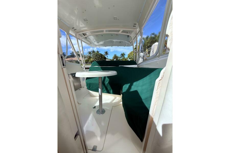 37' 2004 Intrepid 377 Walkaround