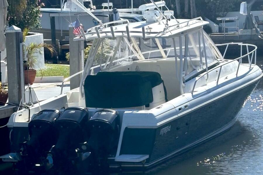 37' 2004 Intrepid 377 Walkaround