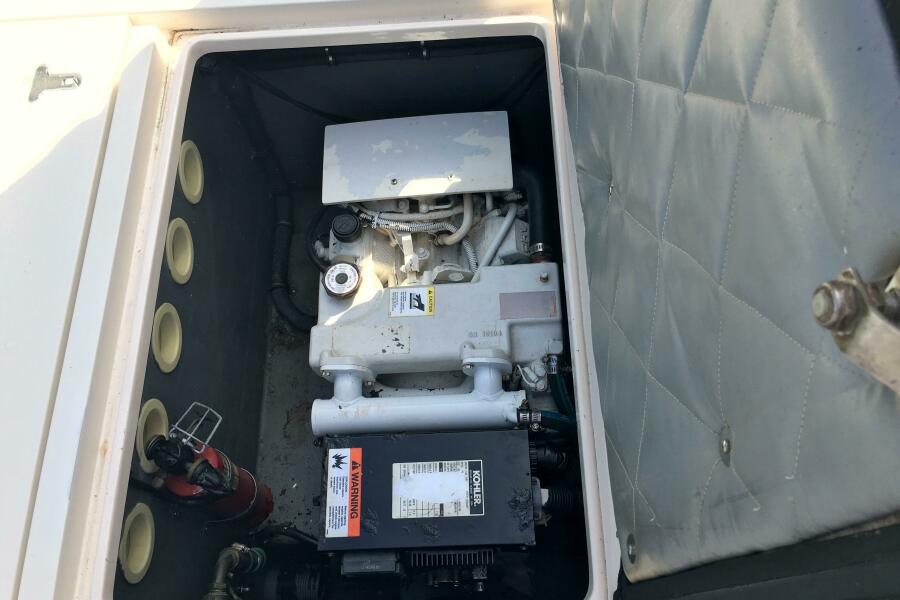 37' 2004 Intrepid 377 Walkaround