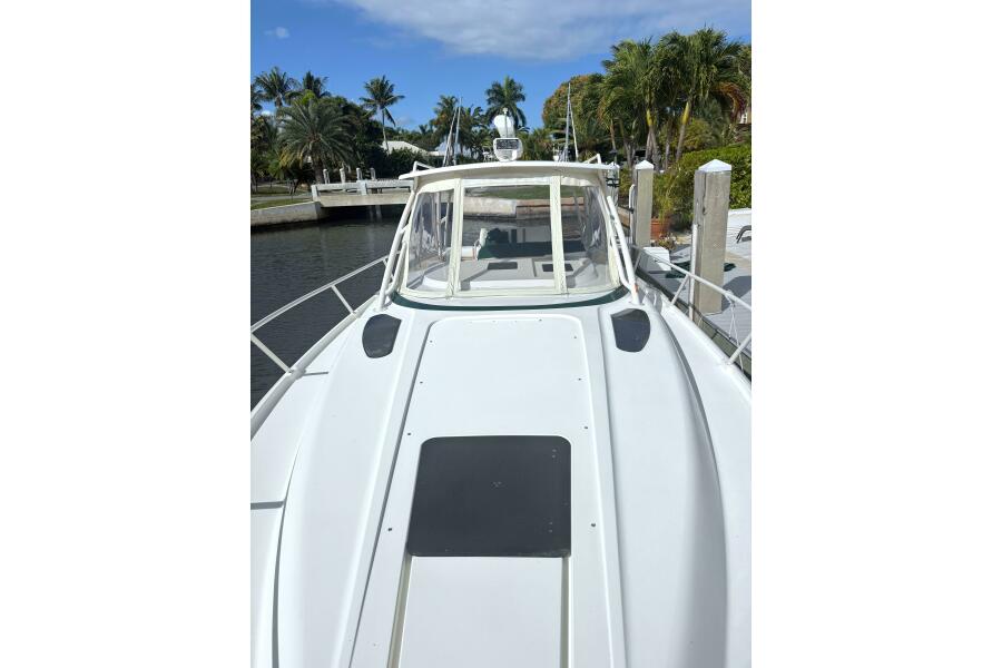 37' 2004 Intrepid 377 Walkaround