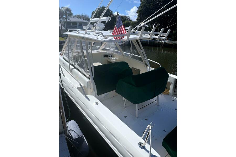 37' 2004 Intrepid 377 Walkaround