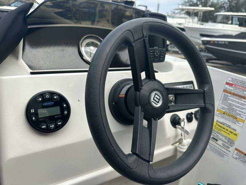 17ft Bayliner Yacht For Sale