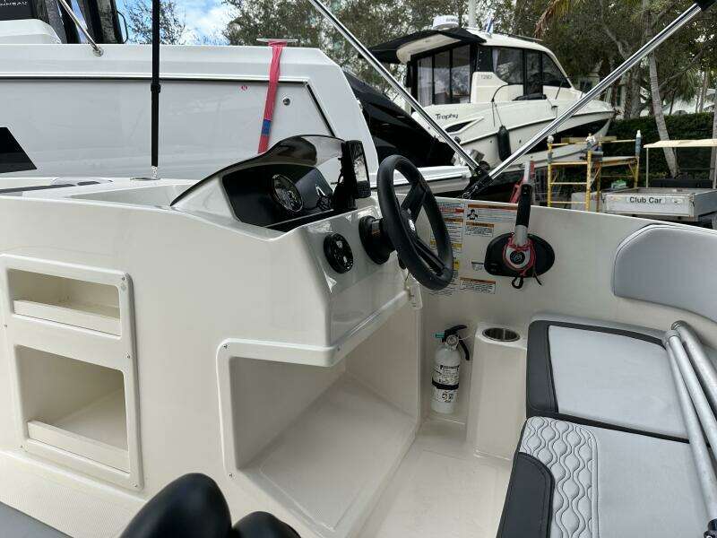 17ft Bayliner Yacht For Sale
