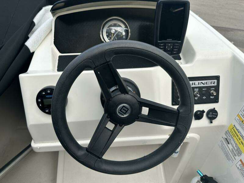 17ft Bayliner Yacht For Sale