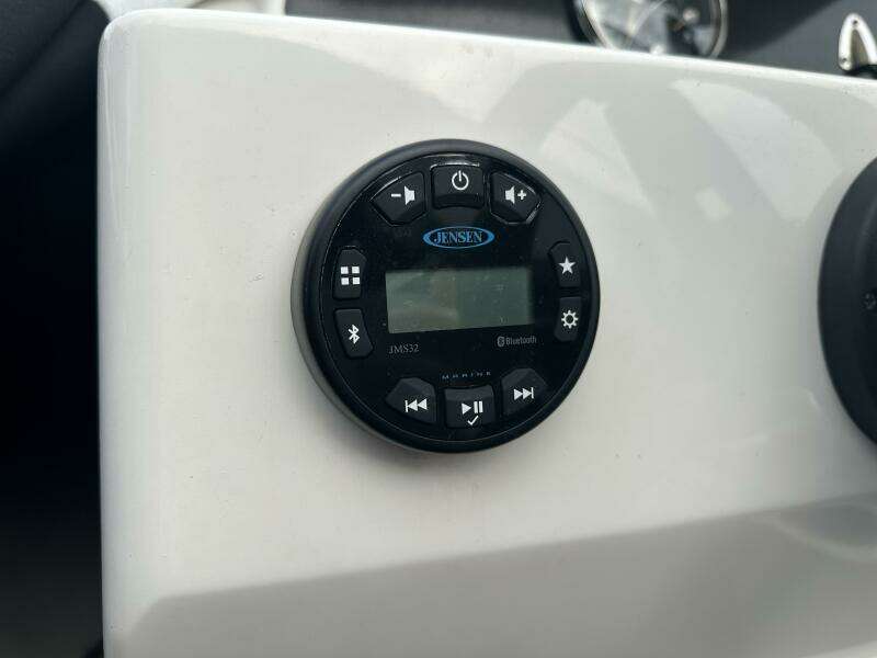 17ft Bayliner Yacht For Sale