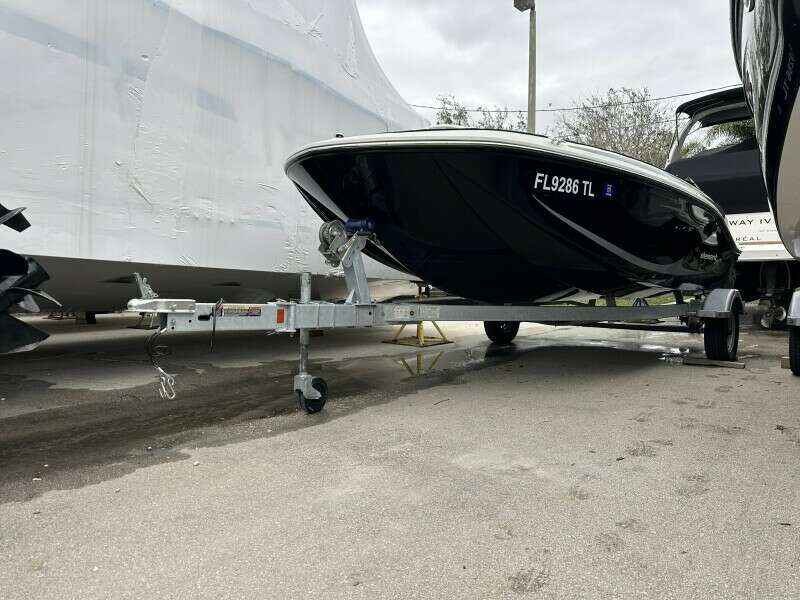 17ft Bayliner Yacht For Sale