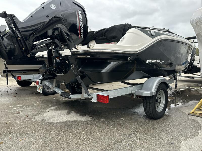 17' 2023 Bayliner M17