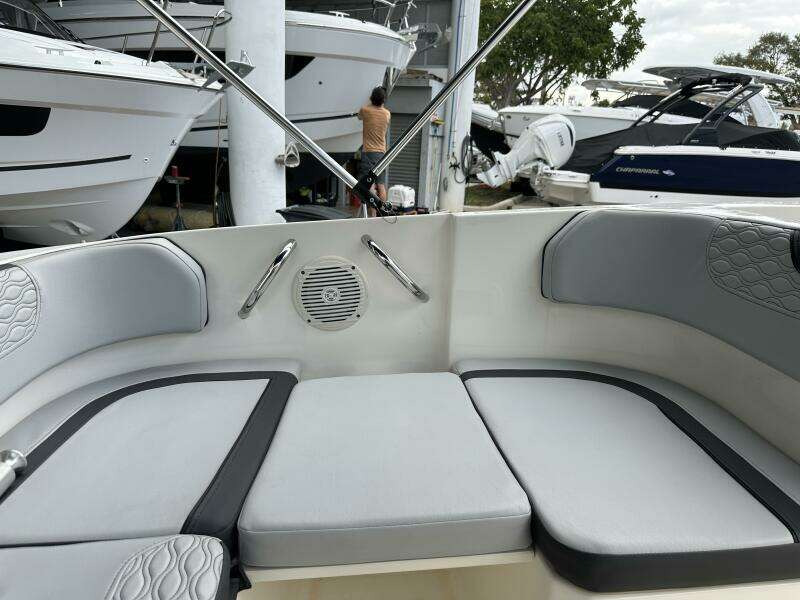 17ft Bayliner Yacht For Sale