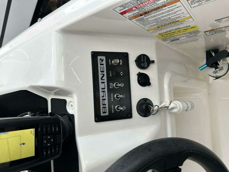 17ft Bayliner Yacht For Sale