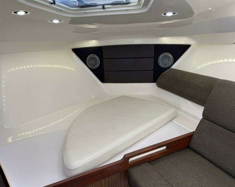 In Absentia 35ft Everglades Yacht For Sale