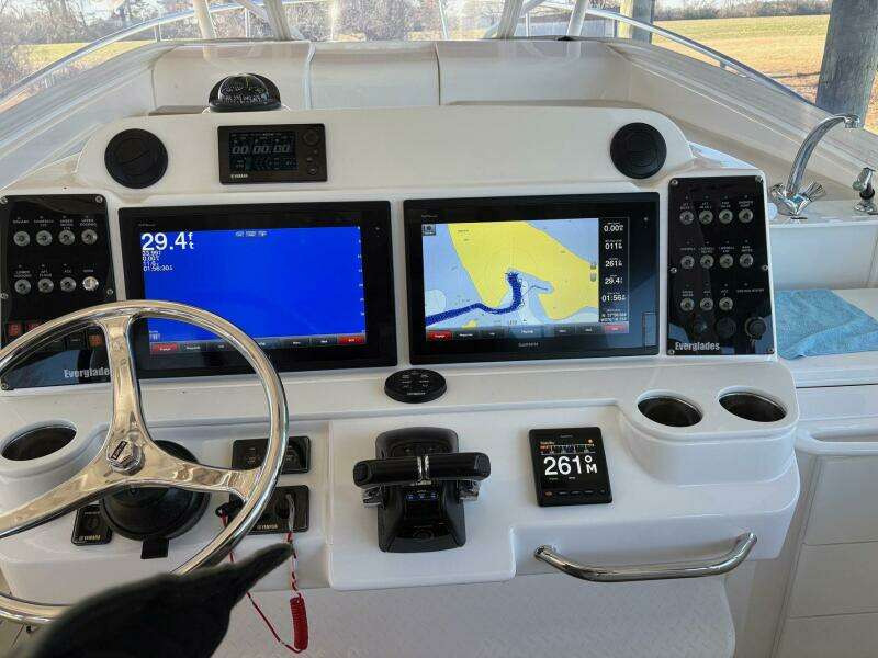 In Absentia 35ft Everglades Yacht For Sale