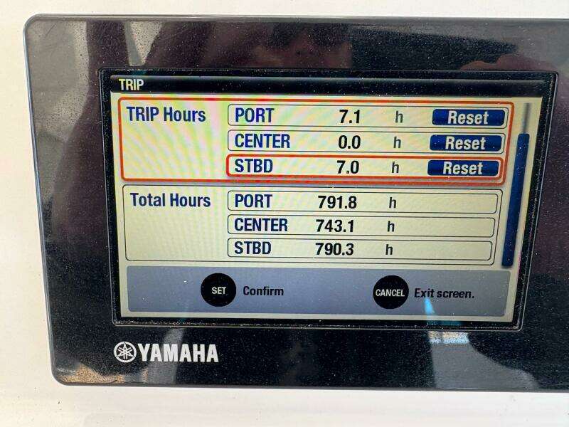 In Absentia 35ft Everglades Yacht For Sale