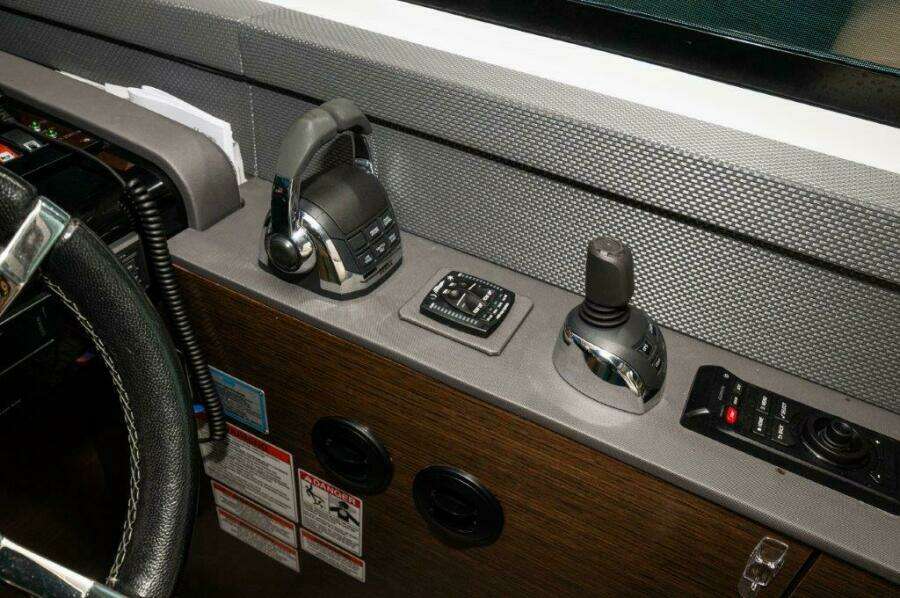 2019 Cruisers Yachts 60 Cantius- AFTER FIVE