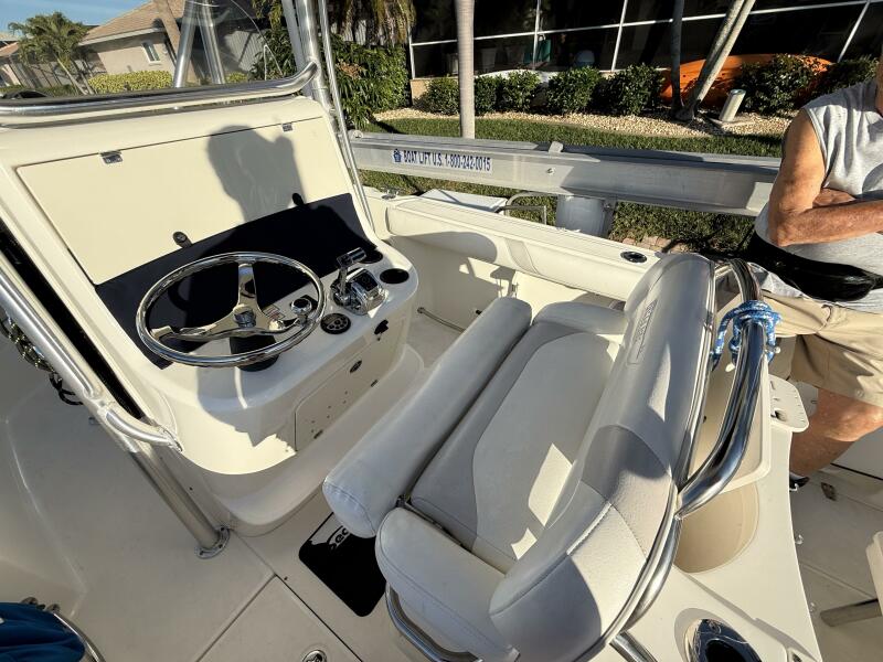 24' 2006 Boston Whaler 240 Outrage