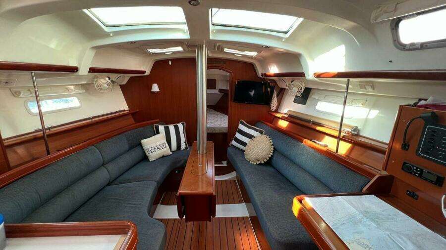 Attitude Indicator 36ft Beneteau Yacht For Sale