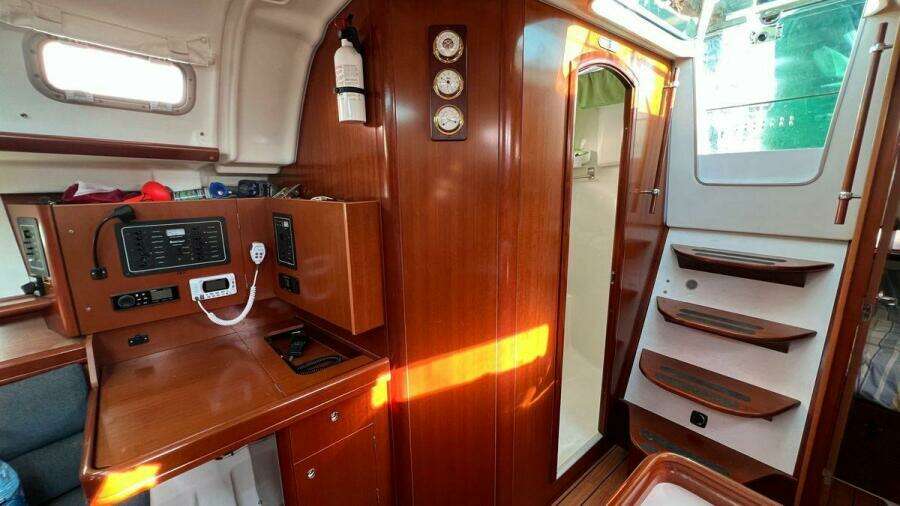 Attitude Indicator 36ft Beneteau Yacht For Sale