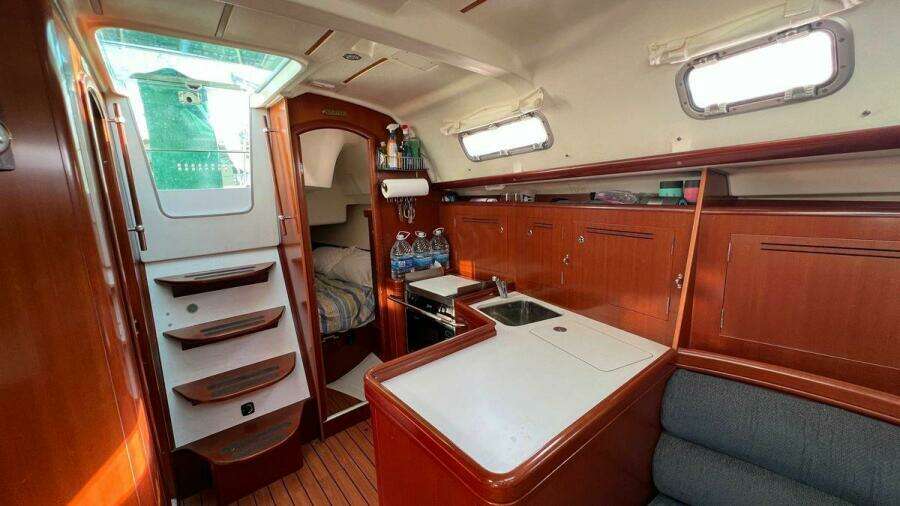 Attitude Indicator 36ft Beneteau Yacht For Sale